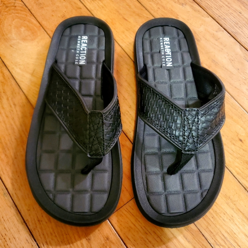 Kenneth Cole Reaction Flip Flops